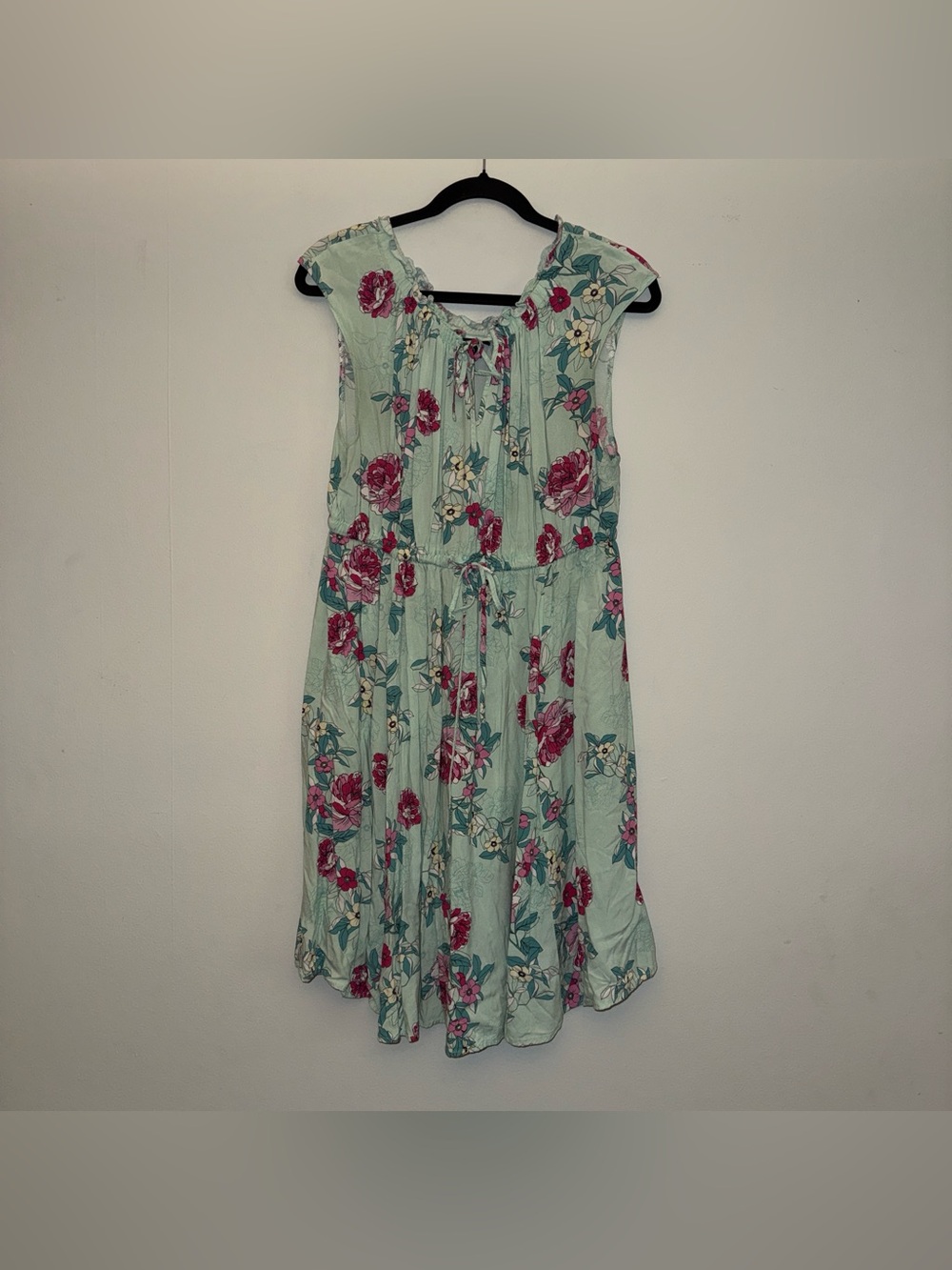 TORRID 1 women’s  floral  dress with tie front size 1X ✨